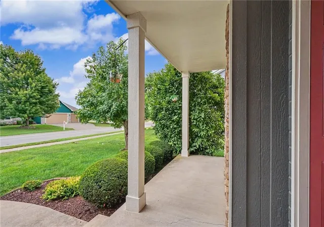 5th image of 8438 Timber Ridge St, De Soto, KS 66018 | MLS# 2636010