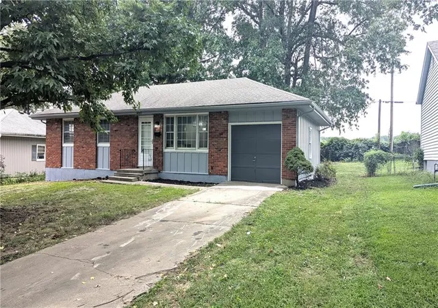 1st image of 4002 S Hocker Ave, Independence, MO 64055 | MLS# 2636994