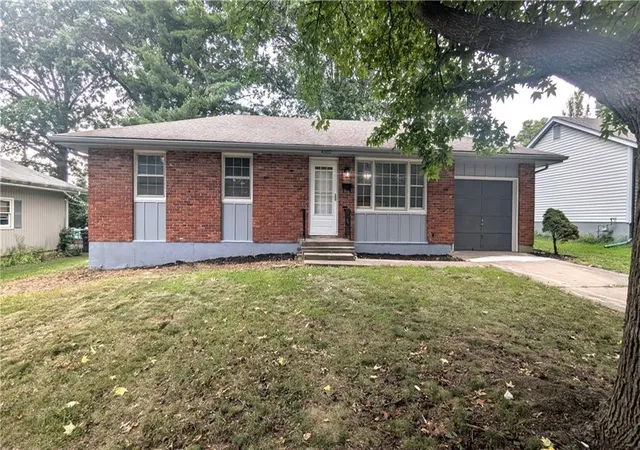3rd image of 4002 S Hocker Ave, Independence, MO 64055 | MLS# 2636994