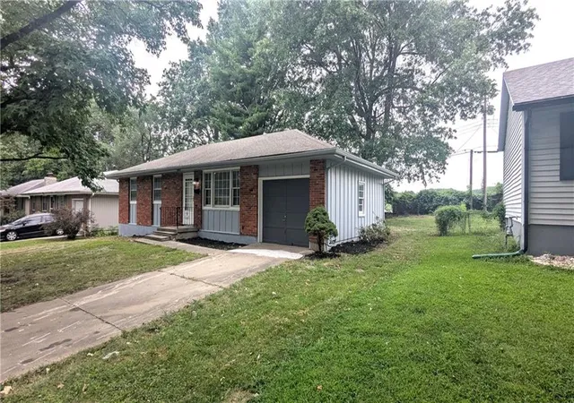 5th image of 4002 S Hocker Ave, Independence, MO 64055 | MLS# 2636994