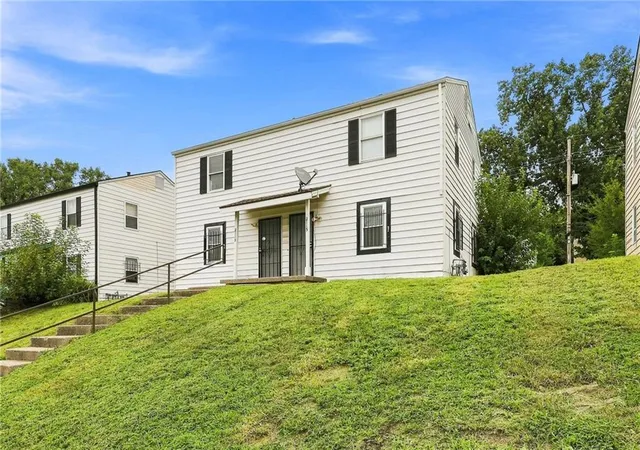 3rd image of 2113-2115 Askew Ave, Kansas City, MO 64127 | MLS# 2637789