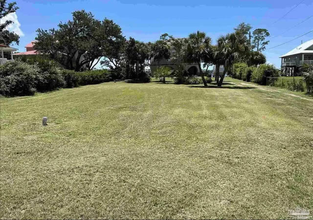 2nd image of 634 1/2 Silvershore Dr, Pensacola, FL 32507 | MLS# 686593