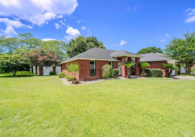 Photo 2 of Single family home for sale at 7221 Tannehill Dr, Pensacola, FL 32526 | MLS# 686190 | Listing updated on 2026-10-19