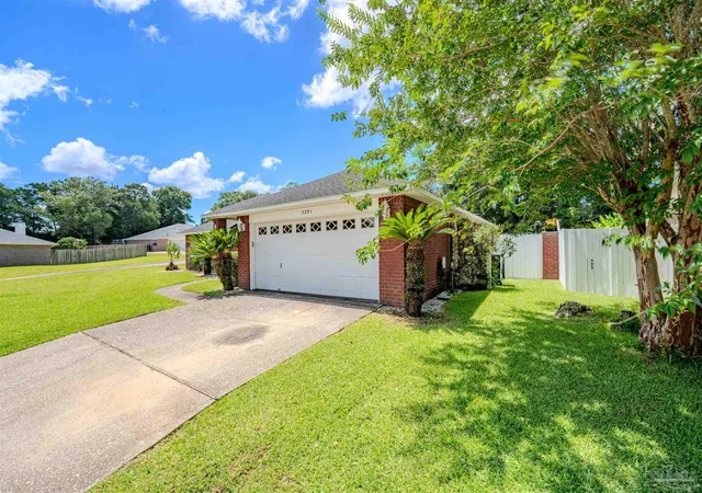 Photo 3 of Single family home for sale at 7221 Tannehill Dr, Pensacola, FL 32526 | MLS# 686190 | Listing updated on 2026-10-19