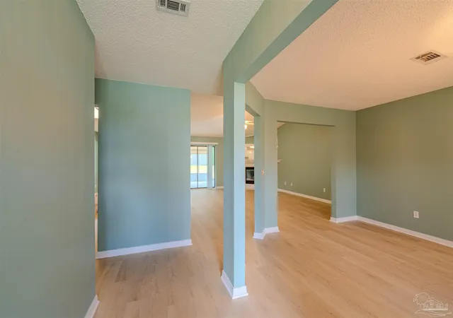 Photo 3 of Single family home for sale at 7221 Tannehill Dr, Pensacola, FL 32526 | MLS# 686190 | Listing updated on 2026-10-19