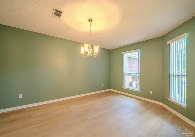 Photo 4 of Single family home for sale at 7221 Tannehill Dr, Pensacola, FL 32526 | MLS# 686190 | Listing updated on 2026-10-19