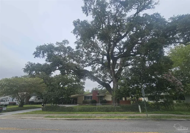 3rd image of 506 E Sunset Ave, Pensacola, FL 32507 | MLS# 687807
