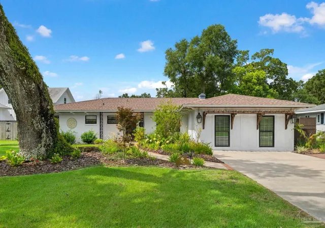 1st image of 17 Lakeside Dr, Pensacola, FL 32507 | MLS# 685618