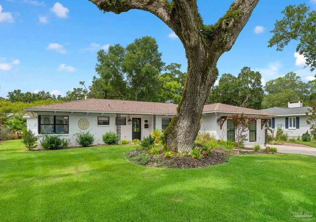 2nd image of 17 Lakeside Dr, Pensacola, FL 32507 | MLS# 685618