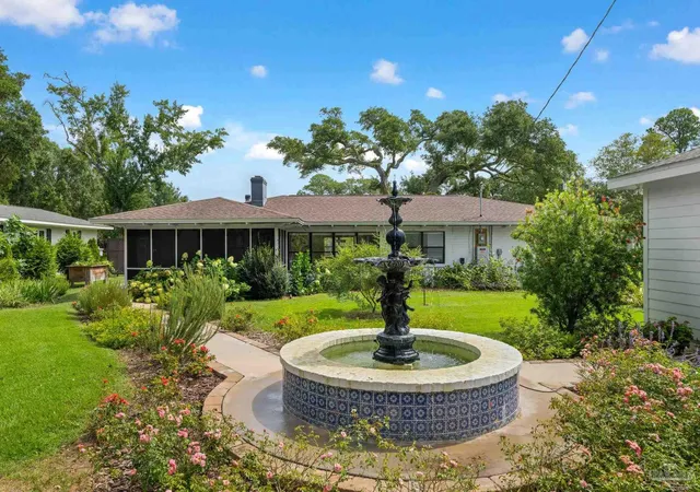 3rd image of 17 Lakeside Dr, Pensacola, FL 32507 | MLS# 685618