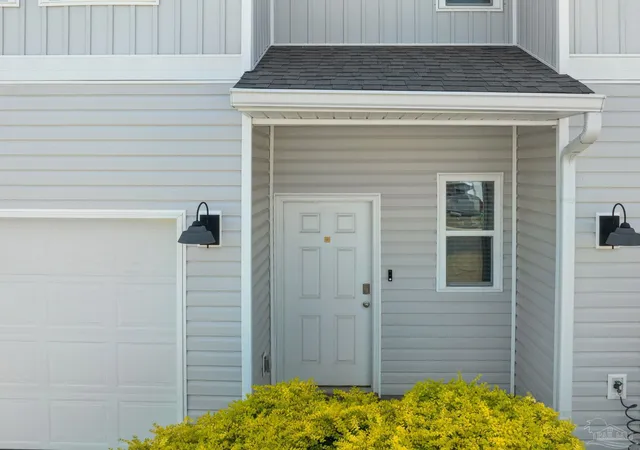 Photo 3 of Townhouse for sale at 6351 Grv Park Dr, Pensacola, FL 32504 | MLS# 687745 | Listing updated on 2026-10-26