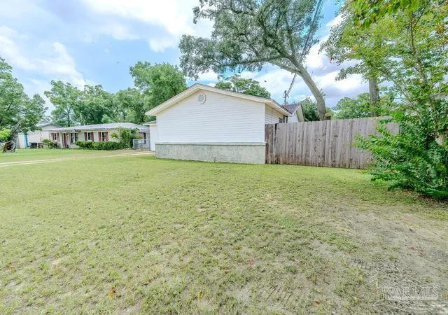 Photo 2 of Single family home for sale at 220 N Stillman St, Pensacola, FL 32505 | MLS# 687684 | Listing updated on 2026-09-08