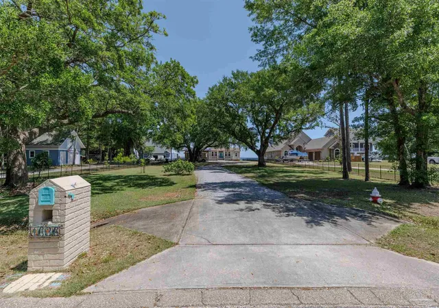 2nd image of 1636 Moonraker Dr, Milton, FL 32583 | MLS# 681617
