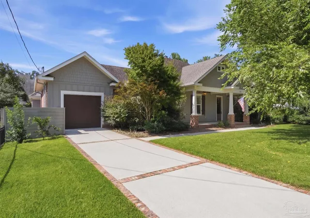Photo 2 of Single family home for sale at 1407 E Hernandez St, Pensacola, FL 32503 | MLS# 686277 | Listing updated on 2026-09-29