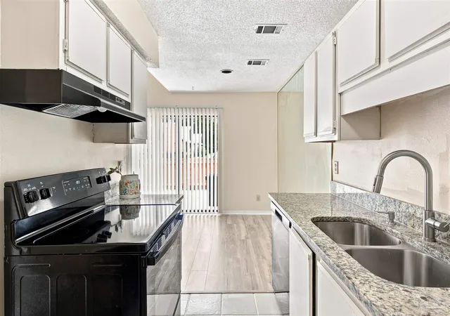 Photo 3 of Townhouse for sale at 4426 Bellview Ave, Pensacola, FL 32526 | MLS# 686458 | Listing updated on 2026-09-17