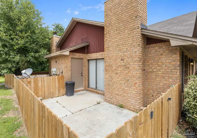 Photo 4 of Townhouse for sale at 4426 Bellview Ave, Pensacola, FL 32526 | MLS# 686458 | Listing updated on 2026-09-17