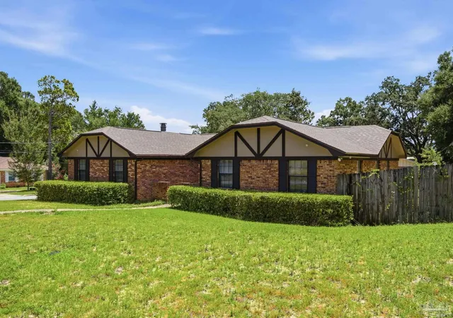 Photo 2 of Single family home for sale at 6230 Starhill Dr, Milton, FL 32570 | MLS# 686250 | Listing updated on 2026-08-19