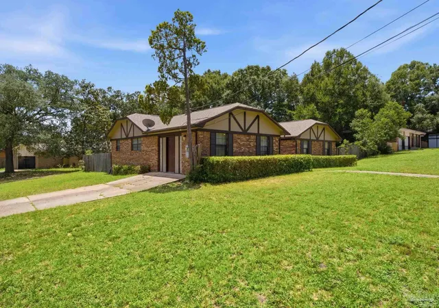 Photo 3 of Single family home for sale at 6230 Starhill Dr, Milton, FL 32570 | MLS# 686250 | Listing updated on 2026-08-19