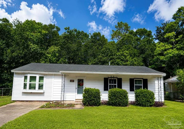 Photo 1 of Single family home for sale at 5778 Avondale Rd, Pensacola, FL 32526 | MLS# 686868 | Listing updated on 2026-10-02