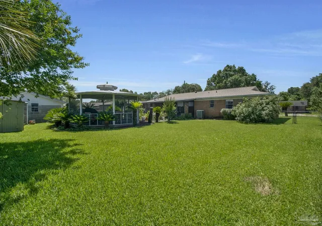 Photo 2 of Single family home for sale at 7120 Pennington Dr, Pensacola, FL 32526 | MLS# 686906 | Listing updated on 2026-08-31