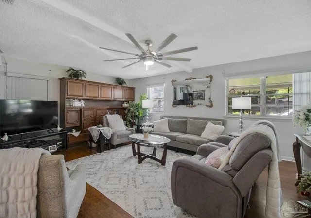 Photo 3 of Single family home for sale at 7120 Pennington Dr, Pensacola, FL 32526 | MLS# 686906 | Listing updated on 2026-08-31