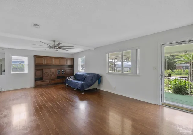 Photo 3 of Single family home for sale at 7120 Pennington Dr, Pensacola, FL 32526 | MLS# 686906 | Listing updated on 2026-08-31
