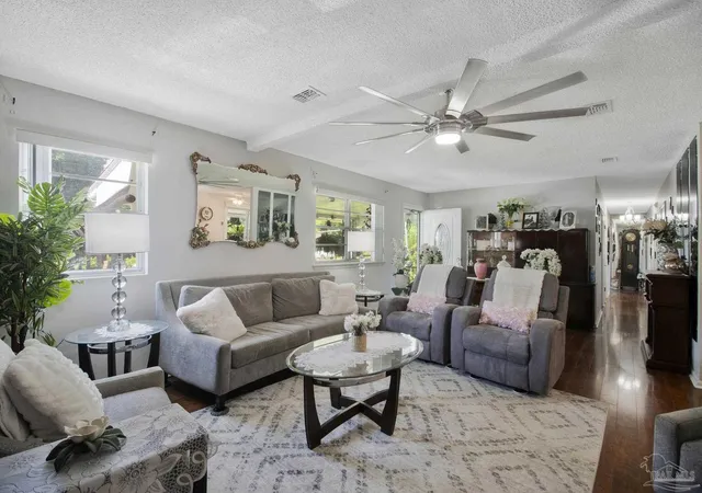 Photo 4 of Single family home for sale at 7120 Pennington Dr, Pensacola, FL 32526 | MLS# 686906 | Listing updated on 2026-08-31