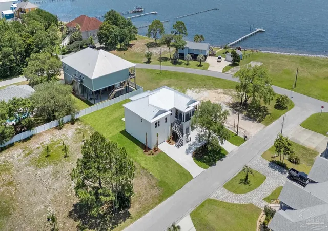 5th image of 1774 Thresher Dr, Navarre, FL 32566 | MLS# 686210