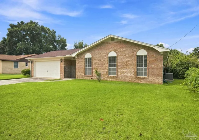 Photo 3 of Single family home for sale at 8221 Squire Rd, Pensacola, FL 32514 | MLS# 688261 | Listing updated on 2026-09-03