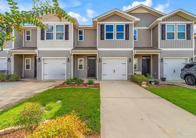 Photo 2 of Townhouse for sale at 6036 Royal Port Ct, Pensacola, FL 32526 | MLS# 687444 | Listing updated on 2026-08-14