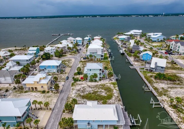 3rd image of 1422 Homeport Dr, Navarre, FL 32566 | MLS# 687626