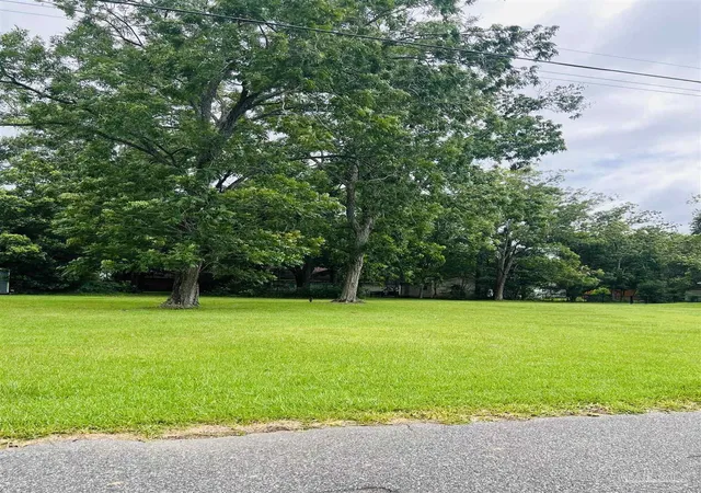 1st image of 401 W 4th Ave, Foley, AL 36535 | MLS# 686326