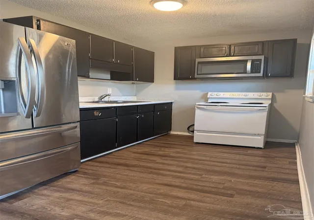 Listing Photo 4 - Condo for sale in building located at 2121 Eliasberg Ave, Pensacola, FL 32507