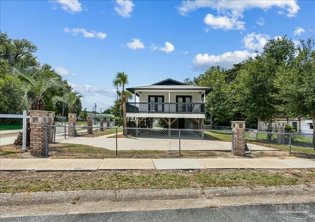 Photo 4 of Single family home for sale at 320 E Mallory St, Pensacola, FL 32503 | MLS# 686750 | Listing updated on 2026-08-02