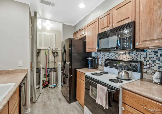 Listing Photo 5 - Condo for sale in building located at 601 E Burgess Rd, Pensacola, FL 32504 - Unit #F8