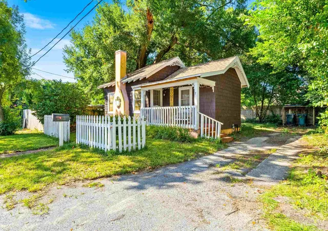 2nd image of 7 Broadmoor Ln, Pensacola, FL 32507 | MLS# 686219