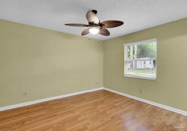 Photo 4 of Single family home for sale at 3338 Pursell Ln, Pensacola, FL 32526 | MLS# 682372 | Listing updated on 2026-09-30