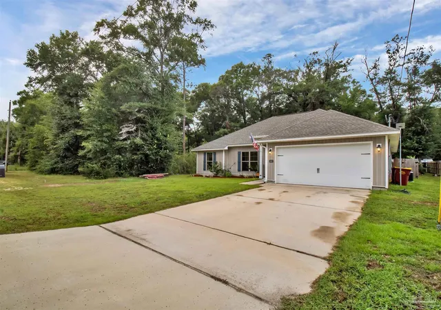 Photo 2 of Single family home for sale at 5682 Forest Hills Ln, Milton, FL 32570 | MLS# 686212 | Listing updated on 2026-09-09