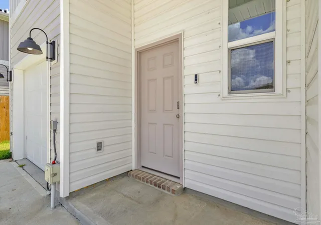 Photo 2 of Townhouse for sale at 7150 Village Ln, Pensacola, FL 32504 | MLS# 686444 | Listing updated on 2026-08-26