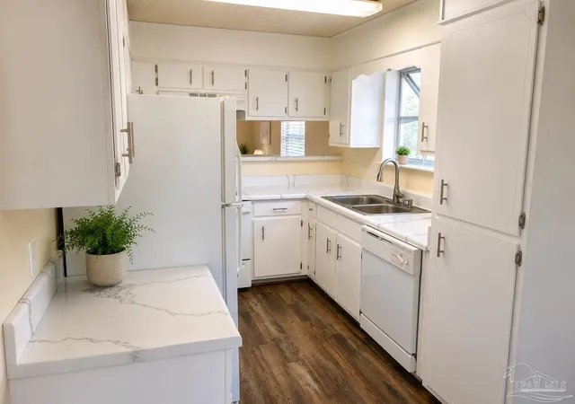 Photo 4 of Condo for sale at 1500 E Johnson Ave #212, Pensacola, FL 32514 | MLS# 687486 | Listing updated on 2026-09-18