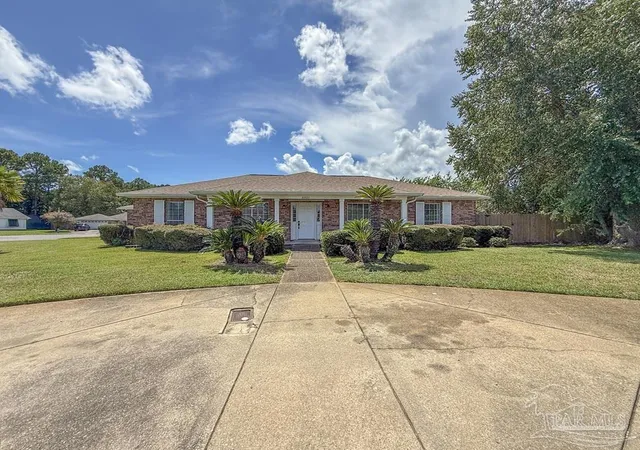 Photo 2 of Single family home for sale at 6921 Kitty Hawk Dr, Pensacola, FL 32506 | MLS# 687275 | Listing updated on 2026-08-13