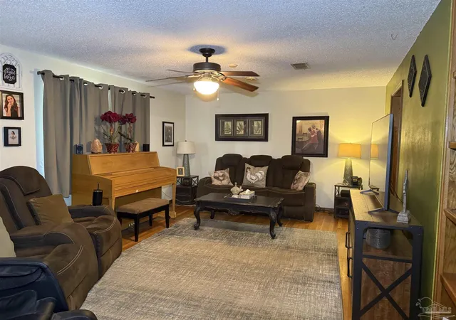 Photo 4 of Single family home for sale at 5988 Pursley Ave, Pensacola, FL 32526 | MLS# 687689 | Listing updated on 2026-09-20