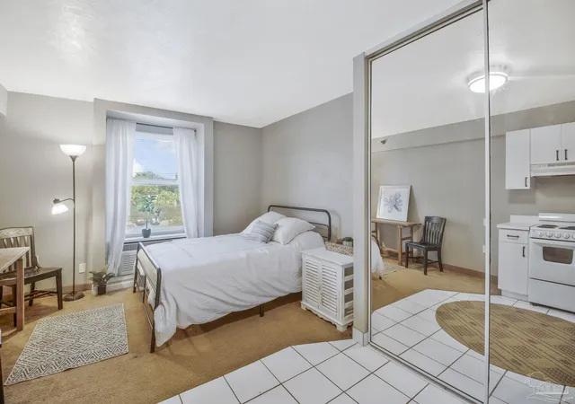 3rd image of 224 E Garden St #404, Pensacola, FL 32502 | MLS# 687049