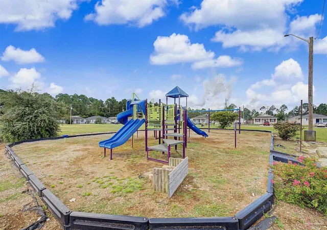 Photo 3 of Single family home for sale at 2124 Ledbetter Ln, Pensacola, FL 32507 | MLS# 687394 | Listing updated on 2026-10-09