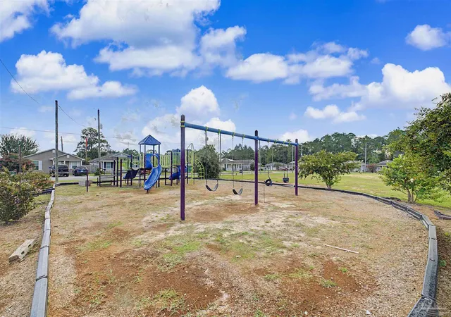 Photo 4 of Single family home for sale at 2124 Ledbetter Ln, Pensacola, FL 32507 | MLS# 687394 | Listing updated on 2026-10-09