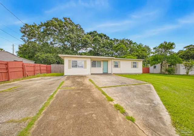 Photo 2 of Sale Pending at 5306 Bristol Ave, Pensacola, FL 32505 | MLS# 687161 | Listing updated on 2026-08-21