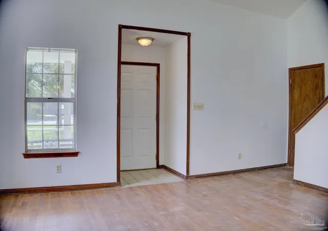 Photo 4 of Single family home for sale at 1515 Mariners Cir, Gulf Breeze, FL 32563 | MLS# 685437 | Listing updated on 2026-08-12