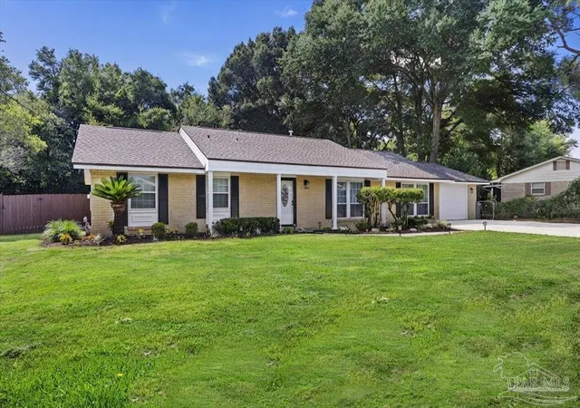 Photo 2 of Single family home for sale at 5431 Tomlinson Dr, Pensacola, FL 32526 | MLS# 687091 | Listing updated on 2026-08-17