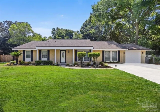 Photo 3 of Single family home for sale at 5431 Tomlinson Dr, Pensacola, FL 32526 | MLS# 687091 | Listing updated on 2026-08-17