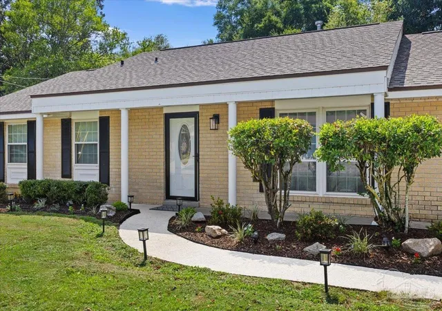 Photo 3 of Single family home for sale at 5431 Tomlinson Dr, Pensacola, FL 32526 | MLS# 687091 | Listing updated on 2026-08-17